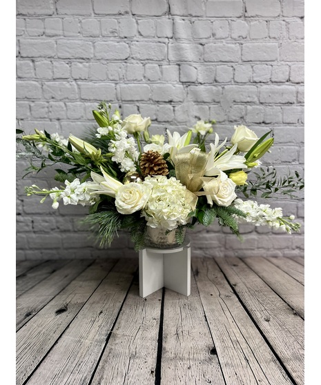 GOLD AND SNOW CENTERPIECE