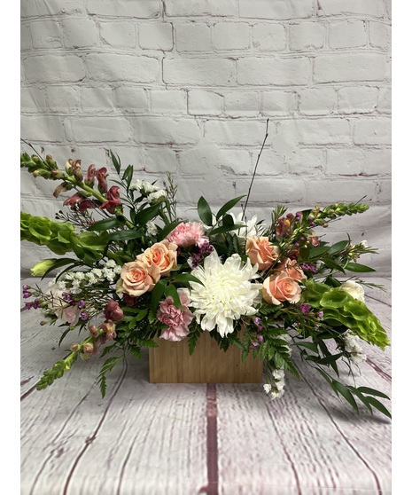 peach and cream floral arrangement